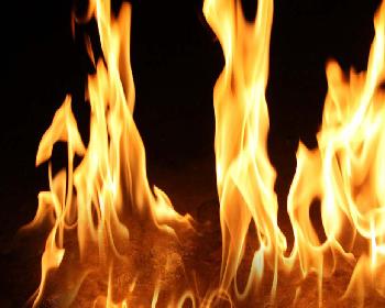 Evinde Çakmakla Oynayan 4 Yaşındaki Çocuk Yangın Çıkardı