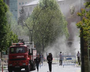 Gaziantep’Te Emniyet Müdürlüğü Önünde Bomba Yüklü Araçla Saldırı