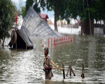 Hindistan’Da Şiddetli Yağışlarda 200’Den Fazla Kişi Hayatını Kaybetti