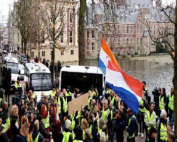 Hollanda’Da “Sarı Yelekliler” Protestosu