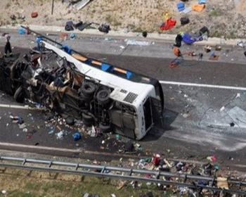 İran'da Otobüs Kazası: 16 Ölü