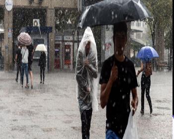 İstanbul’U Yaz Yağmuru Vurdu
