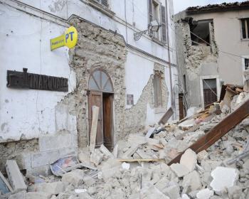 İtalya'daki Depremde 13 Kişi Hayatını Kaybetti