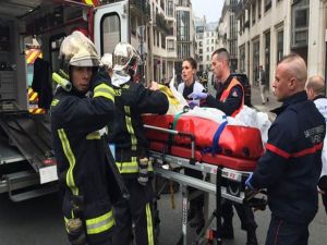 Paris te silahlı saldırı 12 ölü