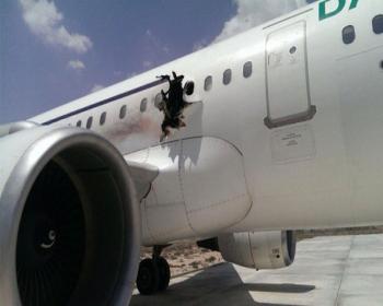 Somali'den Cibuti'ye Giden Uçaktaki Patlamayı Terör Örgütü Eş-Şebab Üstlendi