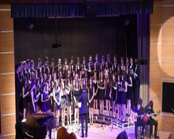 Üsküdar Amerikan Lisesi Çok Sesli Korosu Cuma Akşamı Konser Verecek
