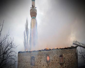 Yunanistan'da Camide Yangın Çıktı