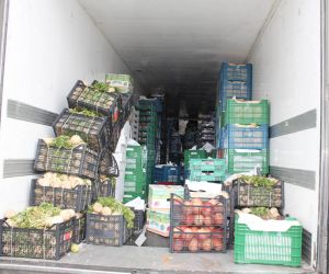 Girne Limanında 8 bin kilo Kaçak Sebze ve Meyve