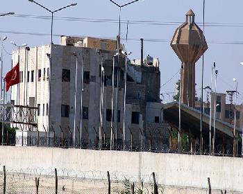 Abd Bayrağı İle Pkk/pyd’Ye Ait Bez Parçaları Kaldırıldı