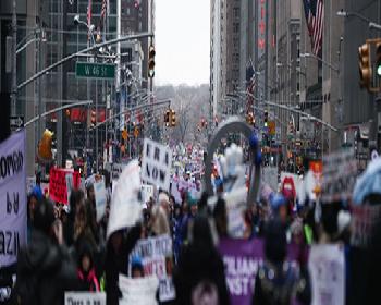 Abd’De Onbinlerce Kadın Trump Hükümetini Protesto Etti