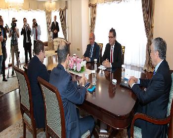 Akıncı’Nın, Siyasi Parti Başkanlarıyla Yaptığı Toplantı Sona Erdi