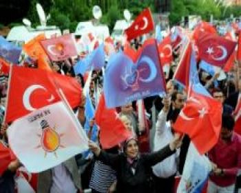 Akp de Kutlamalar başladı