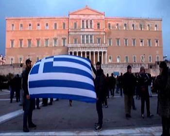 Atina&#39;da Polisler Çipras&#39;ın Konutu Önünde Gösteri Yaptı 