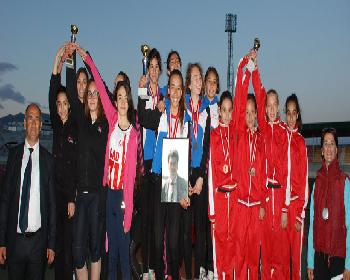 Atletizmde Okullar Yarıştı