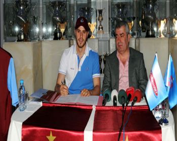 Aykut Akgün imzayı attı