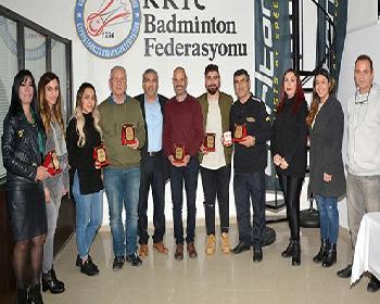 Badminton Da Sponsorlara Plaket