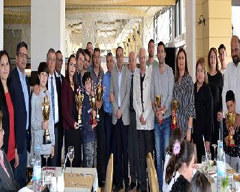 Başarılı Satranççılar Ödüllerini Aldı