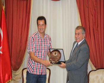 Başbakan Küçük, Acun Ilıcalı ile görüştü