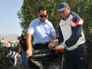 Başbakan Temizlik kampanyasına katıldı