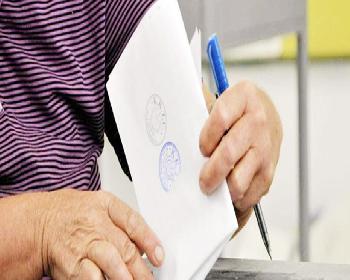 Bazı Siyasi Partiler Ve Adaylar Bu Sabah Broşür Dağıttı