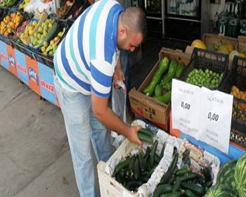 Bedava salatalık vatandaşı şok etti