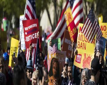Beyaz Saray Önünde Trump’In ‘Seyahat Yasağı’ Protesto Edildi