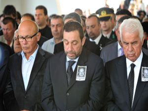 Can Denktaş toprağa verildi