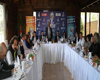 “Çek Selfie’Ni, Göster Kendini”