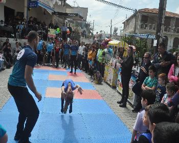 Cimnastikçiler, Renk Kattı