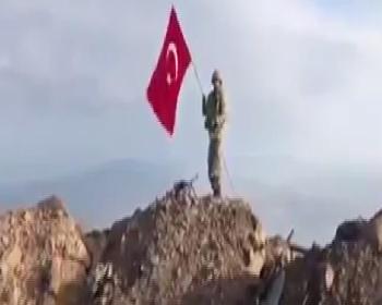 Darmık Dağına Türk Bayrağı Asıldı