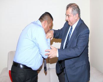 El öptü af diledi Başbakandan