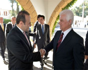 Eroğlu, Bağış a dert yandı!