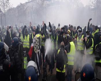 Fransa’Da Akaryakıt Zammı Protestolarında Çok Sayıda Yaralı Ve Tutuklama