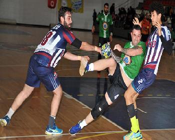 Hentbolda Büyük Erkekler Salona İniyor