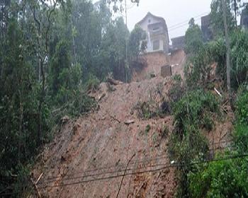 Hindistan’Da Toprak Kayması