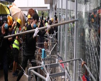 Hong Kong&#8217;da Protestolar Sürüyor
