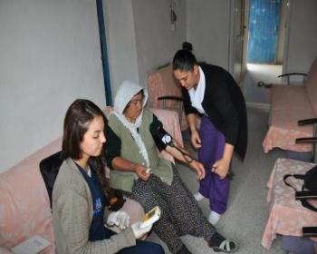 İskele Belediyesi, Bölgede Yaşayan Vatandaşlara Evde Sağlık Hizmeti Vermeye Devam Ediyor