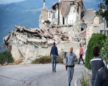 İtalya&#39;da 6,5 Büyüklüğünde Deprem 