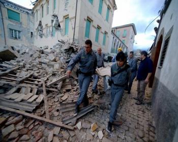 İtalya&#39;daki Deprem