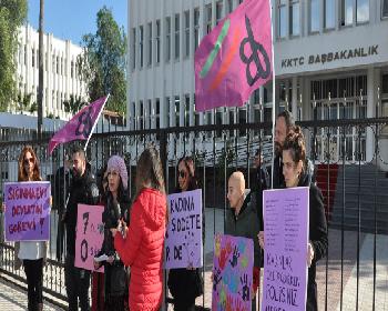 Kadın Şiddeti Protesto Ettiler