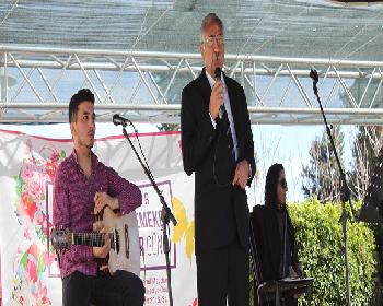 Kadınlar İçin Şiir Ve Müzik Dinletisi