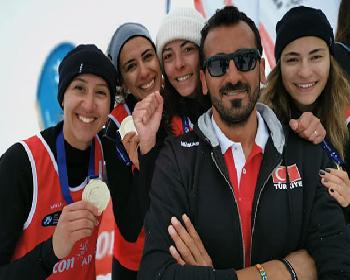 Kar Voleybolunda Gümüş Madalya