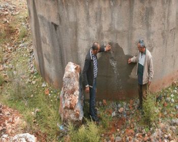 Kaya parçası Boğazköyü korkuttu
