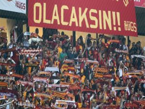 Kıbrısta Galatasaray Coşkusu Sokaklara Sığmadı