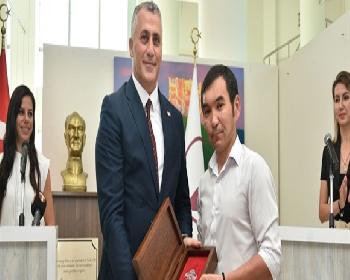 Kırgızistanlı Sanatçı Almaz Sharshekeev’İn 25 Eserden Oluşan Kişisel Resim Sergisi Açıldı