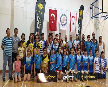 Kız Ve Erkeklerde Şampiyon Ydü