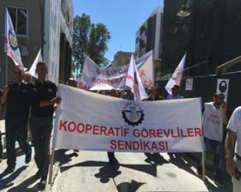 Koop-Sen Kooperatif Merkez Bankasında Grev Yapıyor