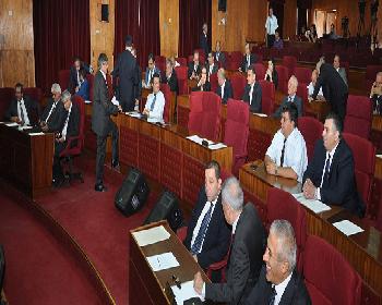 Kredi Kartı Ve Çalışma İzni Yasalarına Onay