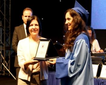 Laü 2015-2016 Mezunlarını Verdi