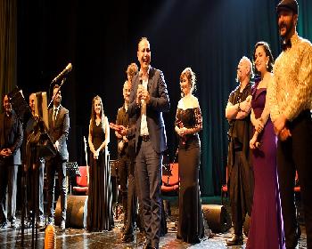 Lefkoşa Belediye Orkestrası’Ndan Ayakta Alkışlanan ‘Neşet Ertaş Gecesi’